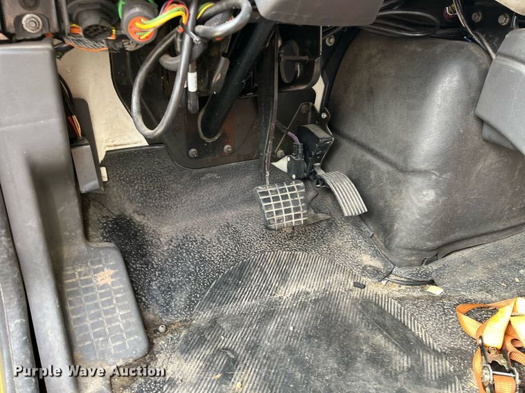 image for item DH8592 2011 International DuraStar 4300  refrigerated truck