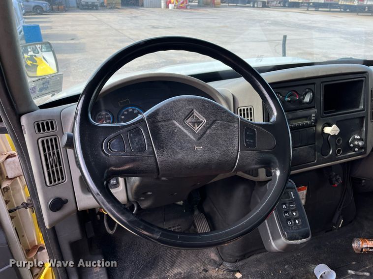 image for item DH8592 2011 International DuraStar 4300  refrigerated truck