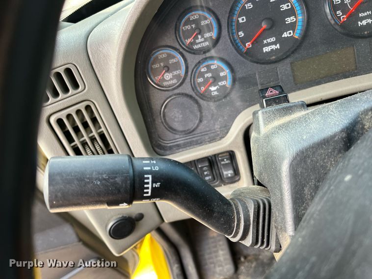 image for item DH8592 2011 International DuraStar 4300  refrigerated truck