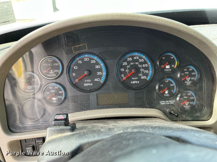 image for item DH8592 2011 International DuraStar 4300  refrigerated truck