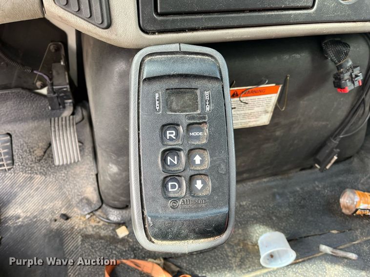 image for item DH8592 2011 International DuraStar 4300  refrigerated truck