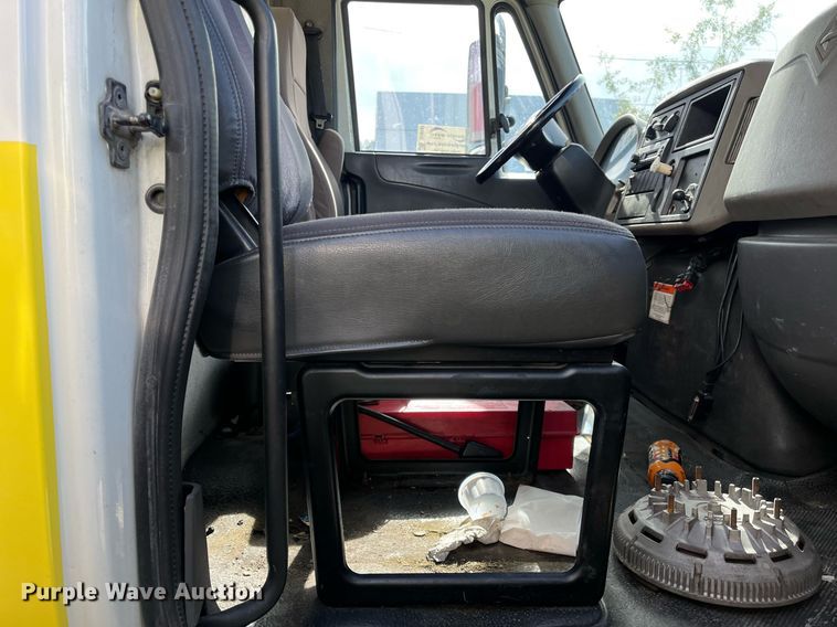 image for item DH8592 2011 International DuraStar 4300  refrigerated truck