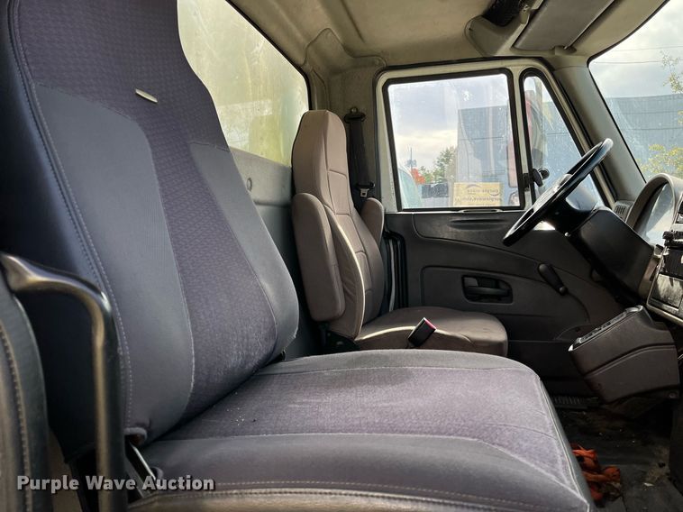 image for item DH8592 2011 International DuraStar 4300  refrigerated truck