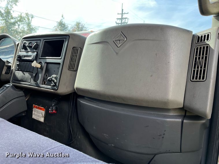 image for item DH8592 2011 International DuraStar 4300  refrigerated truck