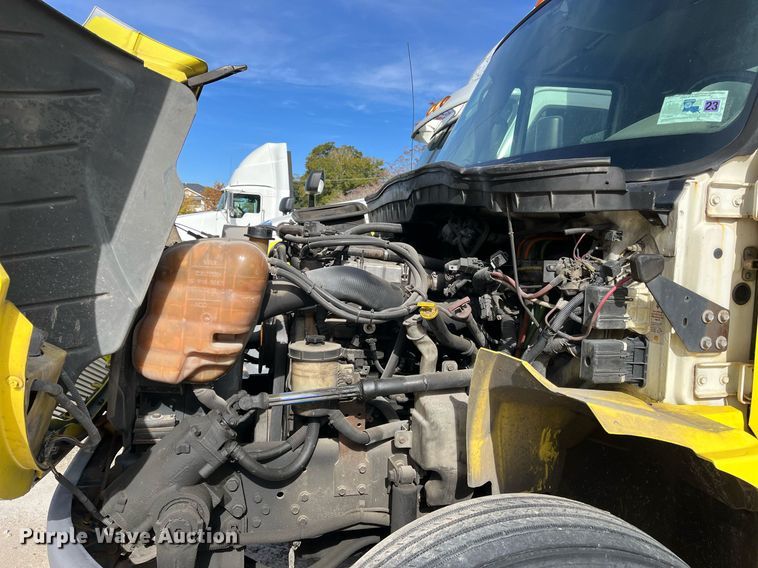 image for item DH8592 2011 International DuraStar 4300  refrigerated truck