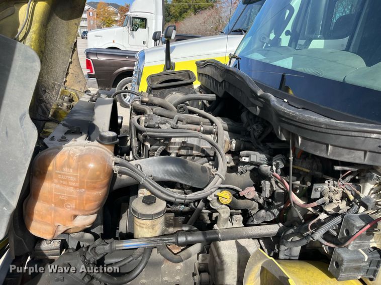 image for item DH8592 2011 International DuraStar 4300  refrigerated truck