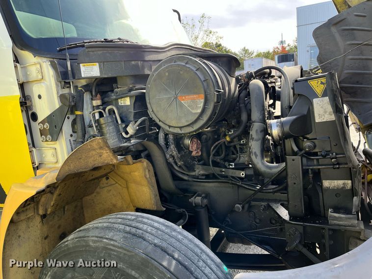 image for item DH8592 2011 International DuraStar 4300  refrigerated truck