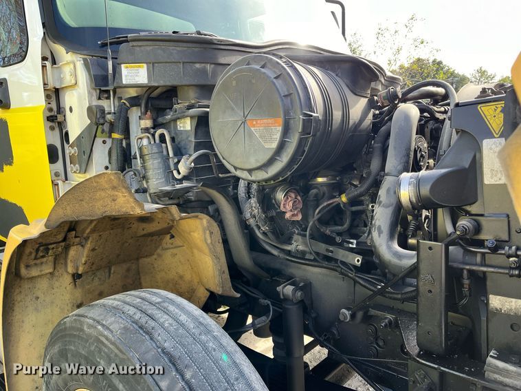 image for item DH8592 2011 International DuraStar 4300  refrigerated truck