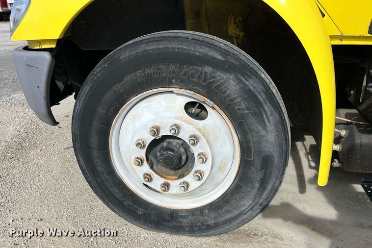 image for item DH8592 2011 International DuraStar 4300  refrigerated truck