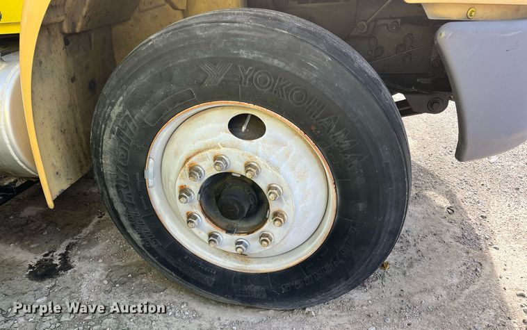 image for item DH8592 2011 International DuraStar 4300  refrigerated truck