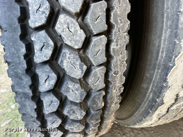 image for item DH8592 2011 International DuraStar 4300  refrigerated truck