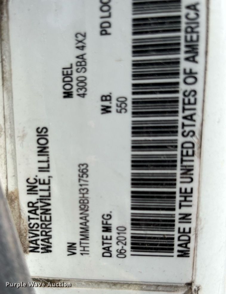 image for item DH8592 2011 International DuraStar 4300  refrigerated truck