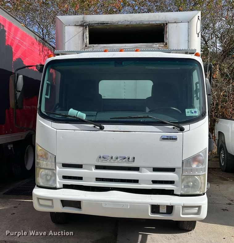 image for item DH8593 2013 Isuzu NRR  box truck