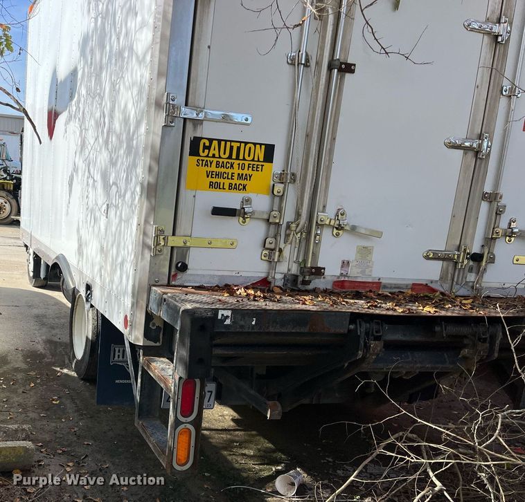 image for item DH8593 2013 Isuzu NRR  box truck