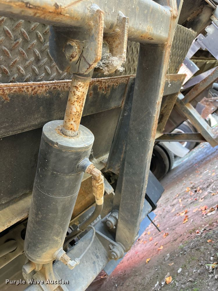 image for item DH8593 2013 Isuzu NRR  box truck