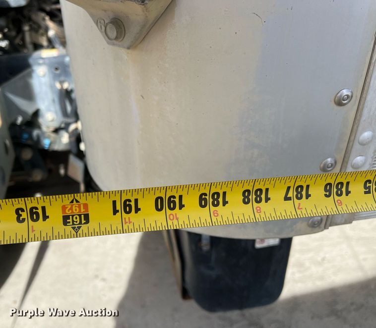 image for item DH8593 2013 Isuzu NRR  box truck