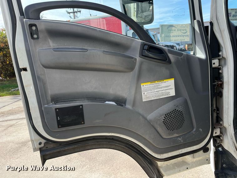 image for item DH8593 2013 Isuzu NRR  box truck