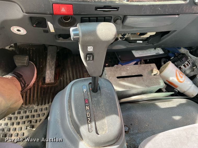 image for item DH8593 2013 Isuzu NRR  box truck