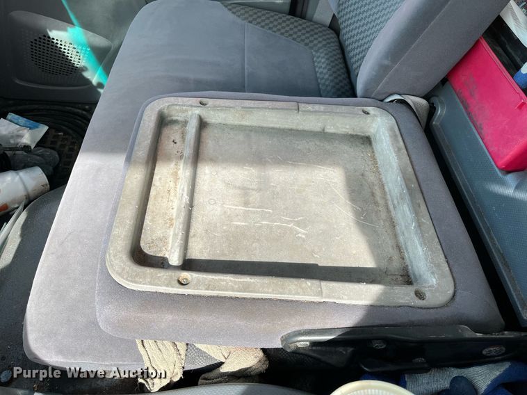 image for item DH8593 2013 Isuzu NRR  box truck