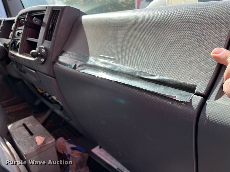 image for item DH8593 2013 Isuzu NRR  box truck