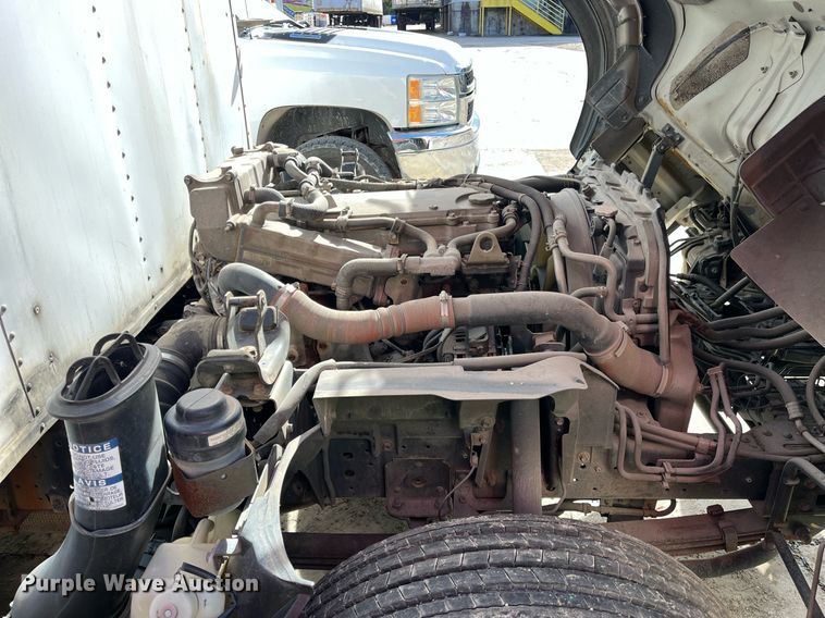 image for item DH8593 2013 Isuzu NRR  box truck