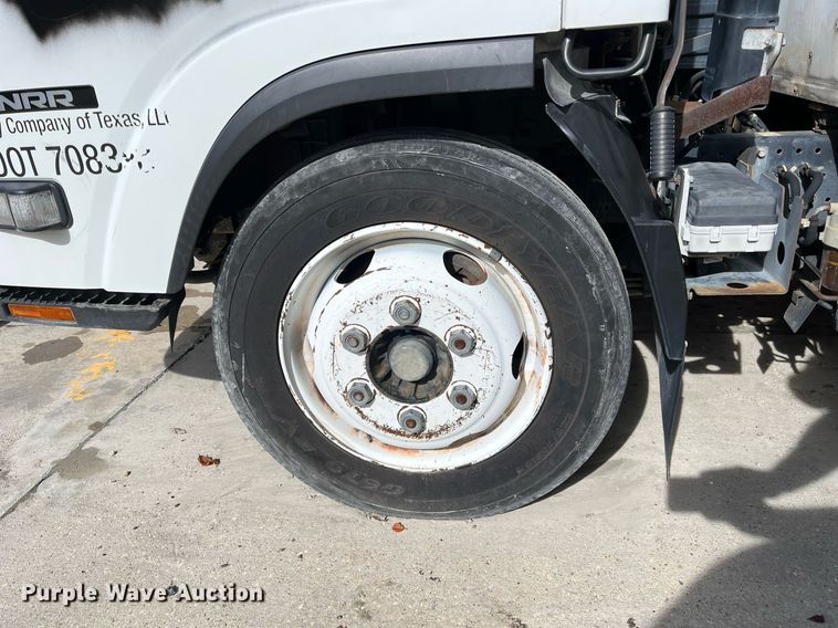 image for item DH8593 2013 Isuzu NRR  box truck