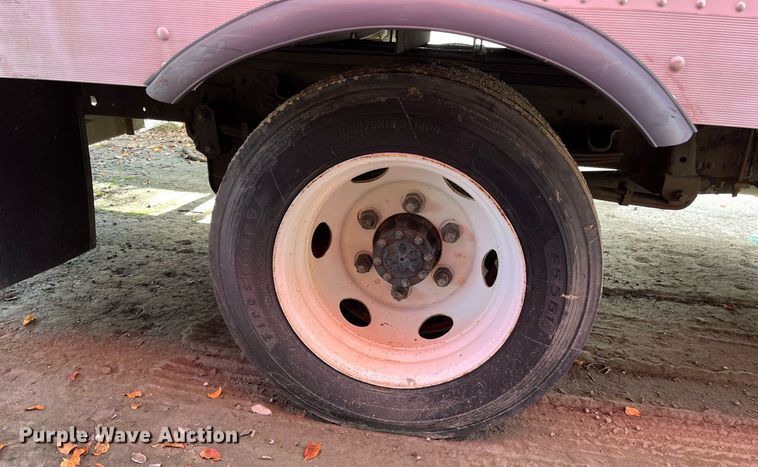 image for item DH8593 2013 Isuzu NRR  box truck