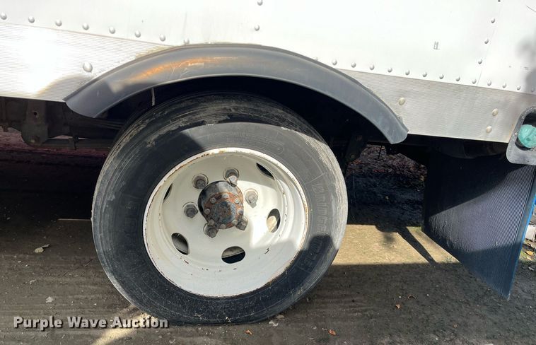 image for item DH8593 2013 Isuzu NRR  box truck