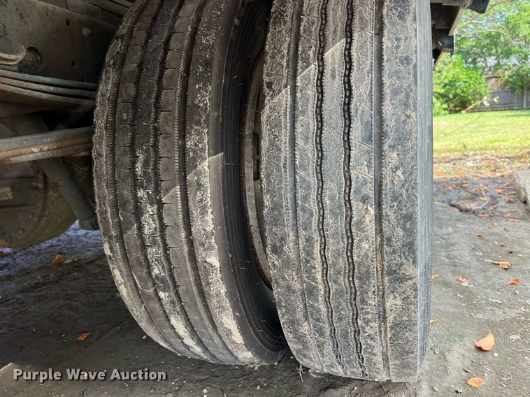 image for item DH8593 2013 Isuzu NRR  box truck