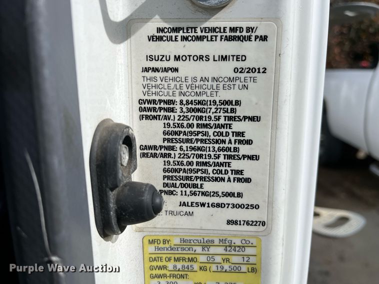 image for item DH8593 2013 Isuzu NRR  box truck