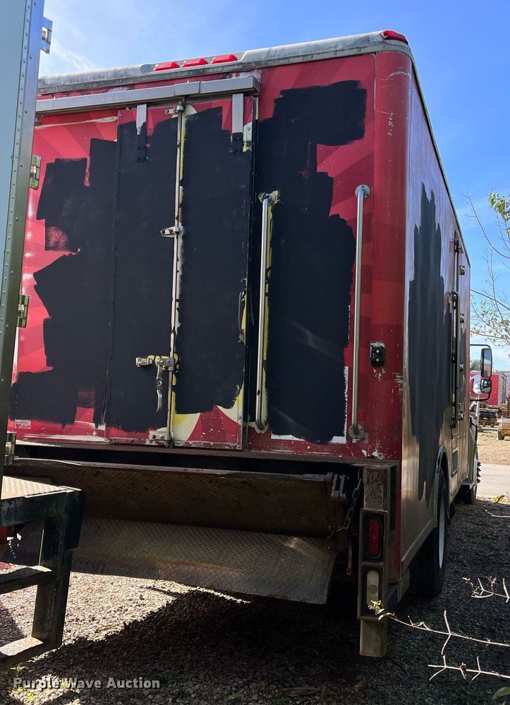 image for item DH8594 2007 Freightliner Business Class M2  refrigerated truck