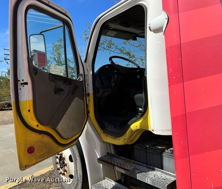 image for item DH8594 2007 Freightliner Business Class M2  refrigerated truck