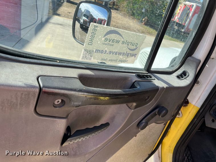 image for item DH8594 2007 Freightliner Business Class M2  refrigerated truck