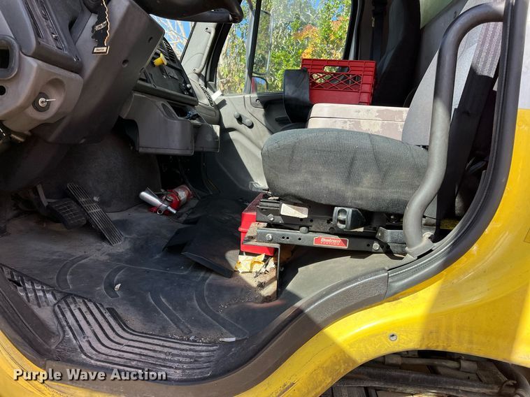 image for item DH8594 2007 Freightliner Business Class M2  refrigerated truck