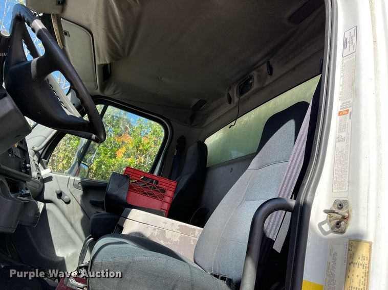 image for item DH8594 2007 Freightliner Business Class M2  refrigerated truck