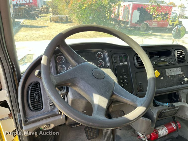 image for item DH8594 2007 Freightliner Business Class M2  refrigerated truck