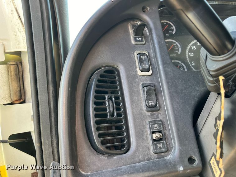 image for item DH8594 2007 Freightliner Business Class M2  refrigerated truck