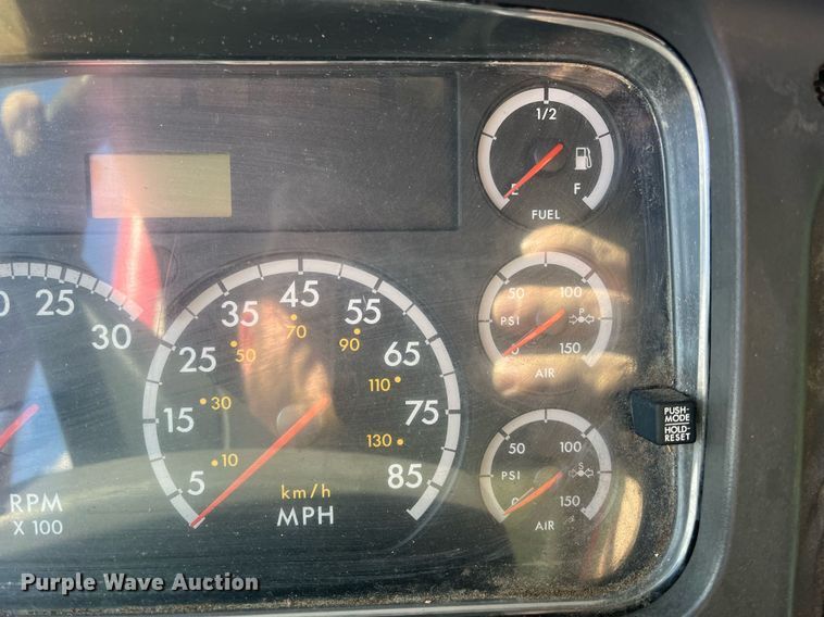 image for item DH8594 2007 Freightliner Business Class M2  refrigerated truck