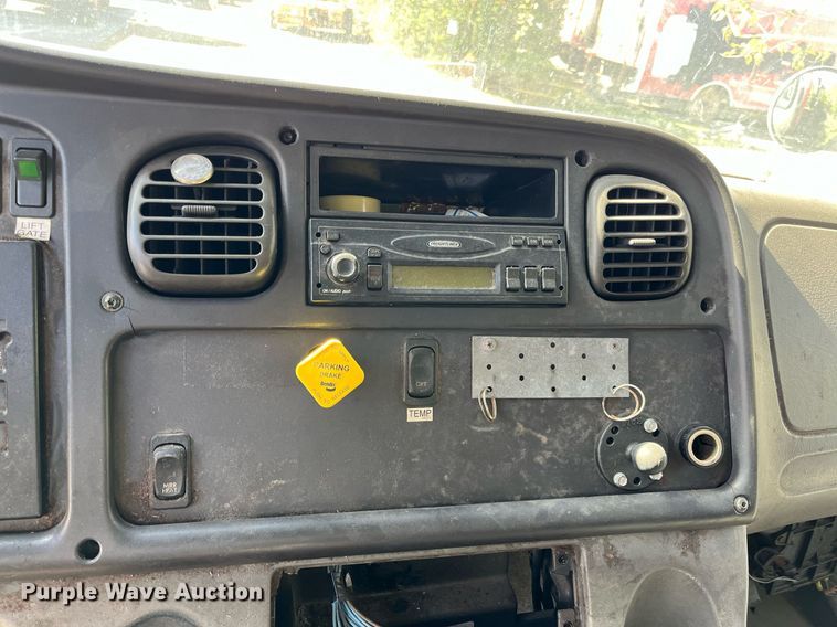 image for item DH8594 2007 Freightliner Business Class M2  refrigerated truck