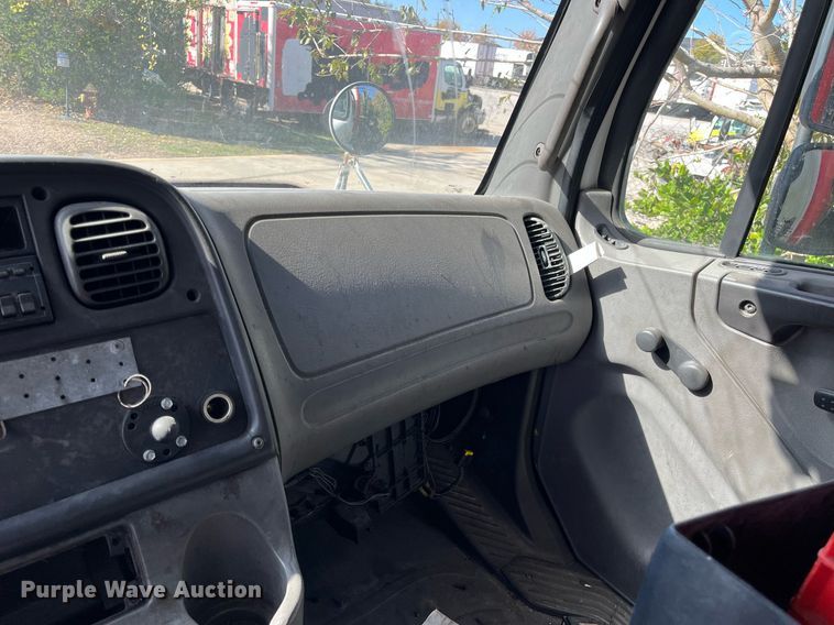 image for item DH8594 2007 Freightliner Business Class M2  refrigerated truck