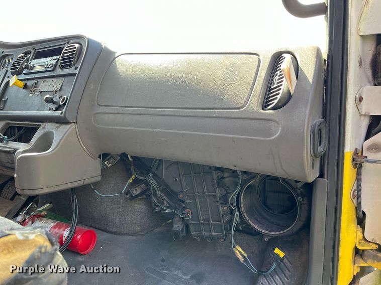 image for item DH8594 2007 Freightliner Business Class M2  refrigerated truck