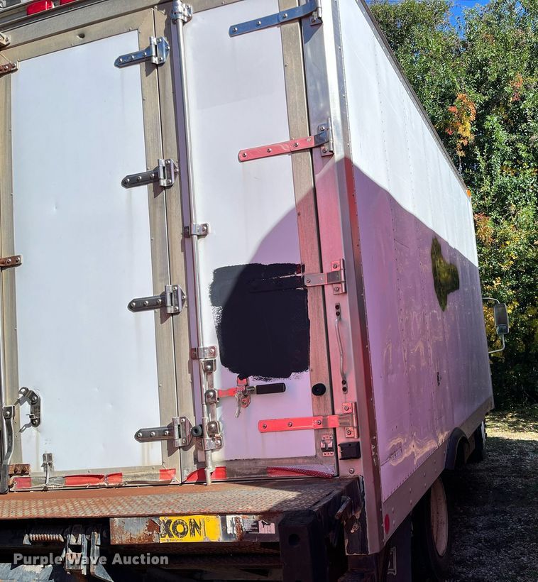 image for item DH8595 2013 Isuzu NRR  refrigerated truck