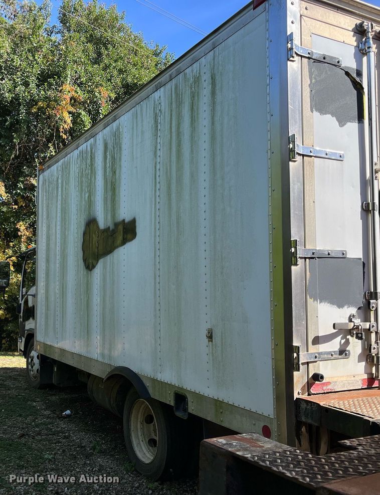 image for item DH8595 2013 Isuzu NRR  refrigerated truck