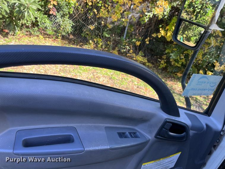 image for item DH8595 2013 Isuzu NRR  refrigerated truck