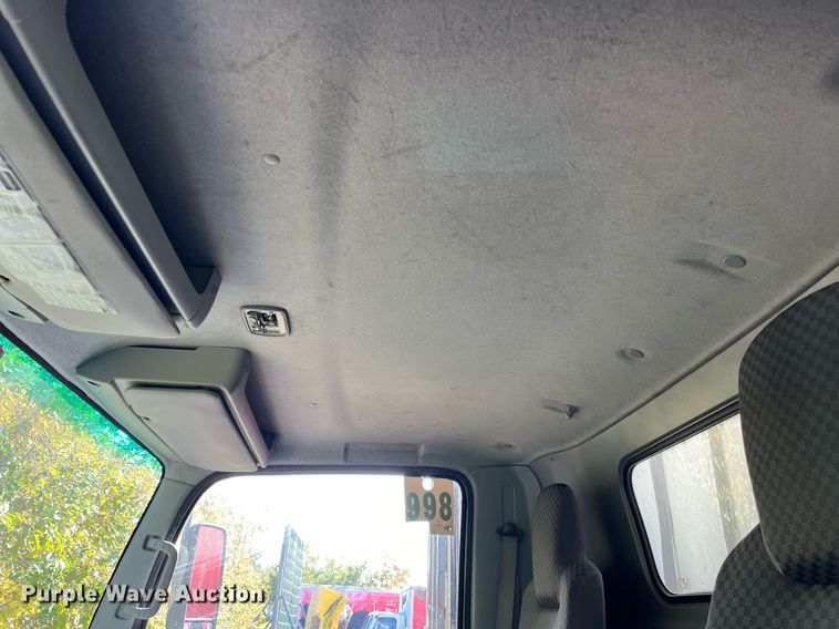 image for item DH8595 2013 Isuzu NRR  refrigerated truck