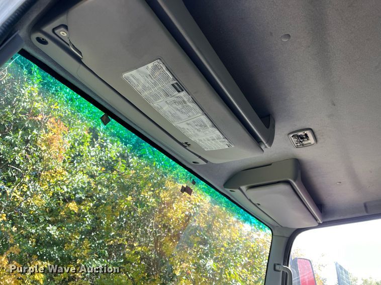 image for item DH8595 2013 Isuzu NRR  refrigerated truck