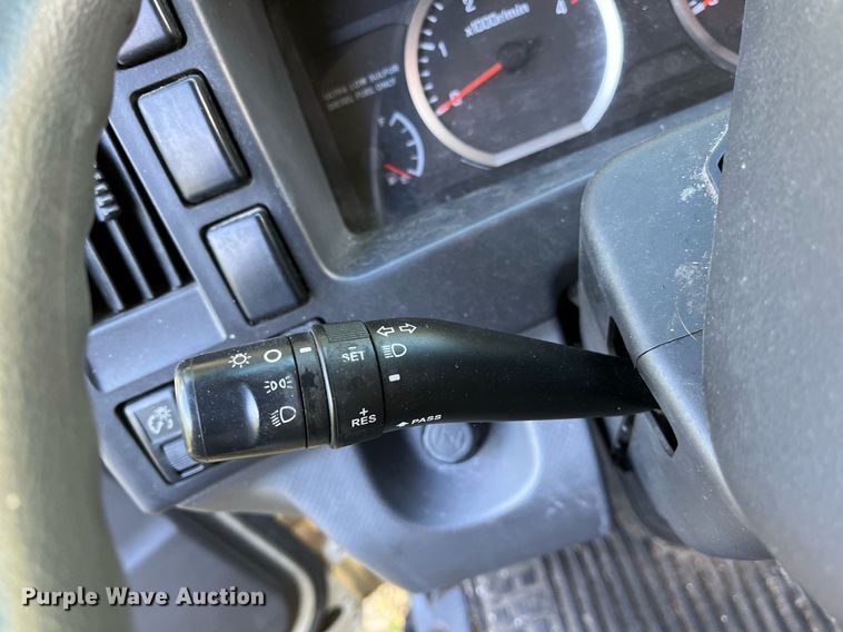 image for item DH8595 2013 Isuzu NRR  refrigerated truck