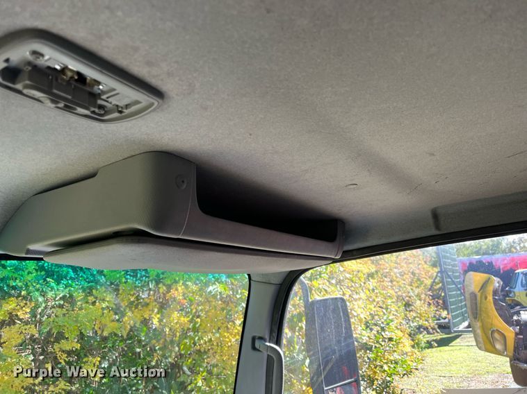 image for item DH8595 2013 Isuzu NRR  refrigerated truck