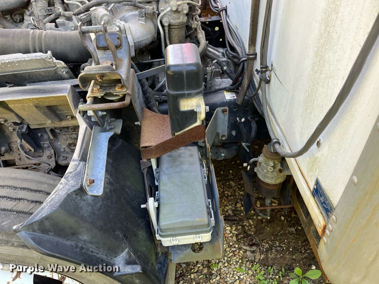 image for item DH8595 2013 Isuzu NRR  refrigerated truck