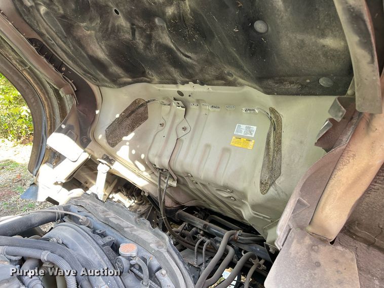 image for item DH8595 2013 Isuzu NRR  refrigerated truck